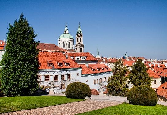 Chrám sv.Mikuláše z Vrtbovské zahrady