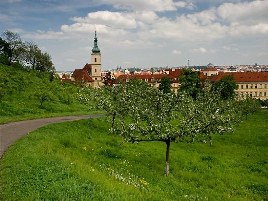 jarní Petřín