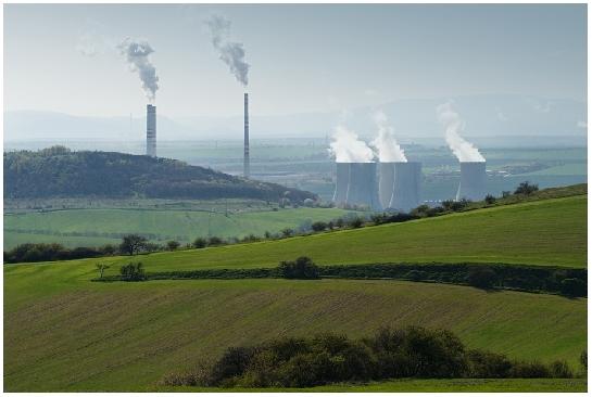 Kouře a páry elektrárny Počerady