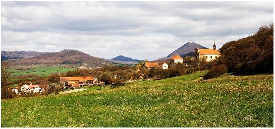 Výhled na Milešovku přes Sutom