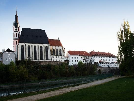 Chrám sv. Víta a okolní budovy vnitř. mě