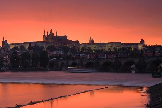 Rudá záře nad Hradem