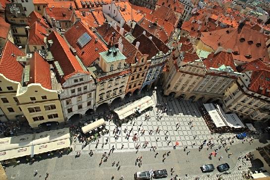 Staroměstské náměstí a okolí z věže.