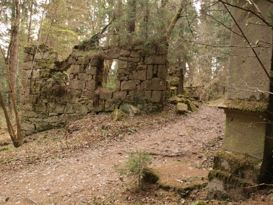 Křížová cesta Vyšší Brod-zbytky hostince