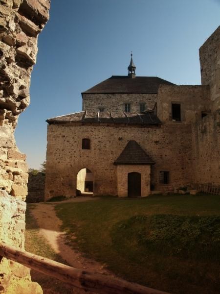 Točník - průhled z purkrabského paláce