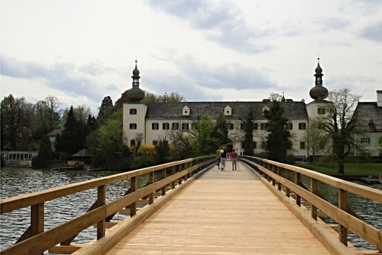 Jezero Traunsee se zámkem Orth