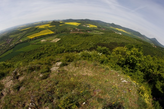 Výhled na České středohoří z vrcholu Košťálov