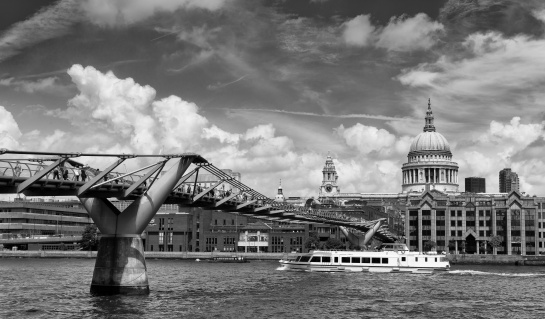 LONDÝN - MILLENNIUM BRIDGE