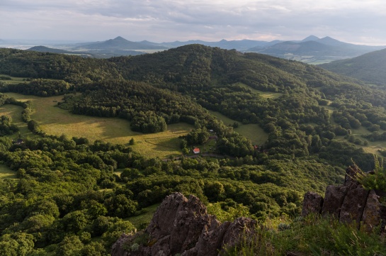 České středohoří z Krkavčí skály