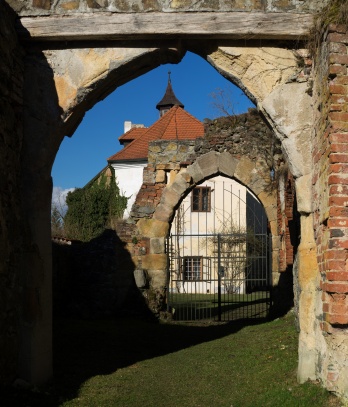 Hrad Roupov zřícenina