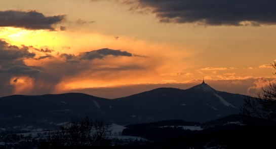 Západ slunce nad Ještědem