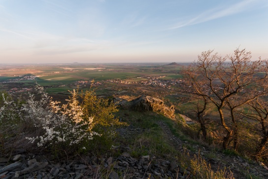 Košťálov -  vrchol a zřícenina hradu