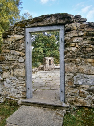 Hřbitovní kaple sv. Kříže ve Staré Hůrce