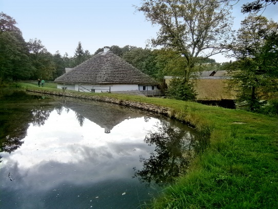 Středověký vodní mlýn Hoslovice