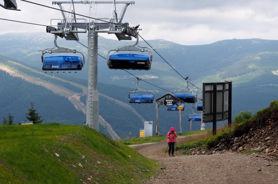 Cesta od lanovky na Pláni