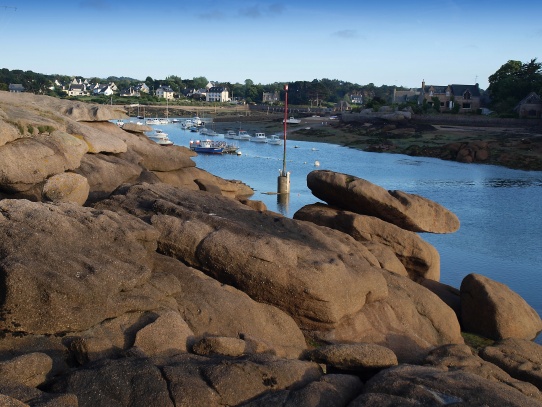 Cote de Granit Rose -růžové pobřeží