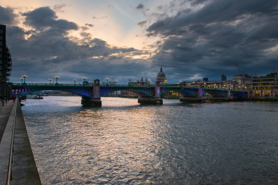 LONDÝN - pohled na LONDON BRIDGE