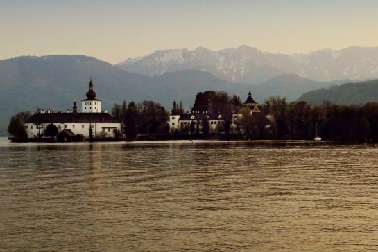 Jezero Traunsee u města Gmunden