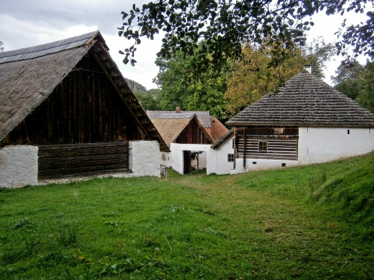 Středověký vodní mlýn Hoslovice