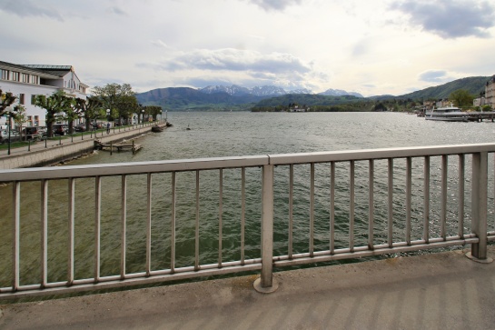 Jezero Traunsee se zámkem Orth