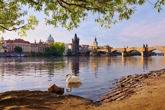 Praha, pohled na nábřeží Starého Města