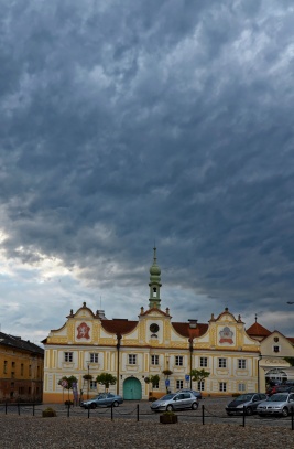 mračna se stahují na radnicí  , Kašperské hory 