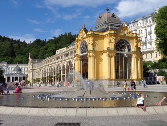 Mariánské Lázně - kolonáda, zpívající fontána