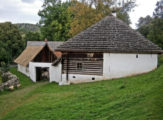 Středověký vodní mlýn Hoslovice