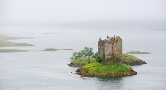 SKOTSKO - hrad Stalker na jezeře LOCH LINNHE