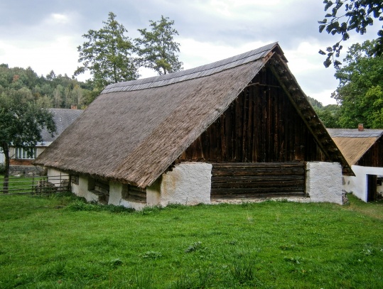 Středověký vodní mlýn Hoslovice