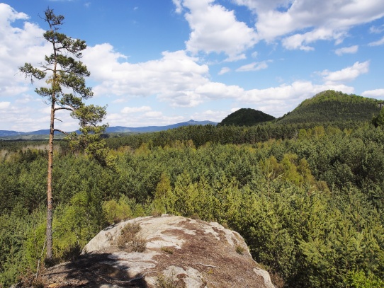 Ještěd, Schachstein a Děvín