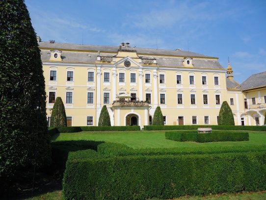 Lysá nad Labem zámek