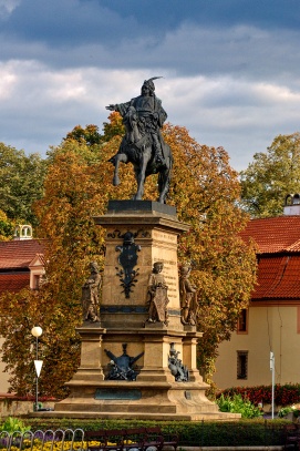 Poděbrady - socha krále Jiřího z Poděbrad