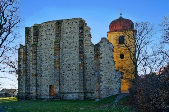 Nedokončený kostel Panny Marie v Panenském Týnci