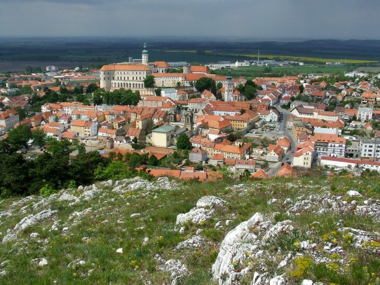 Výhled na Mikulov ze sv. Kopečku