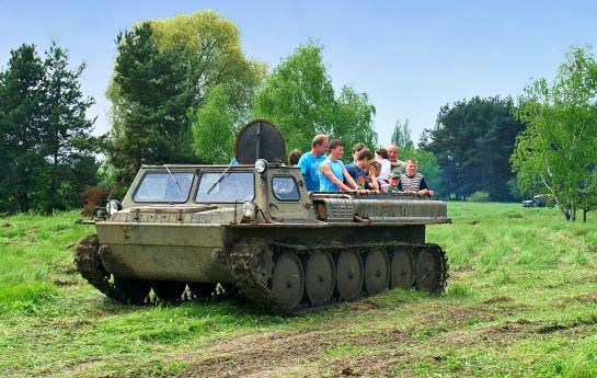 Vojenský veterán pásový obrněný transportér