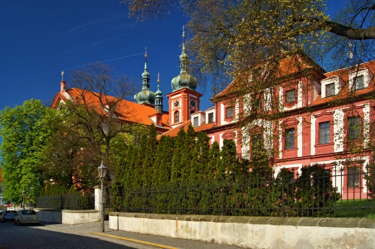 Stará Boleslav kostel Nanebevzetí Panny Marie se zámkem