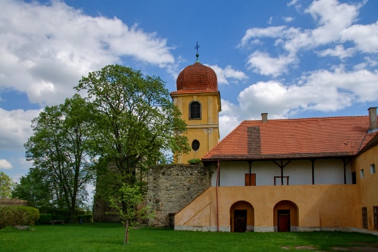 Panenský Týnec