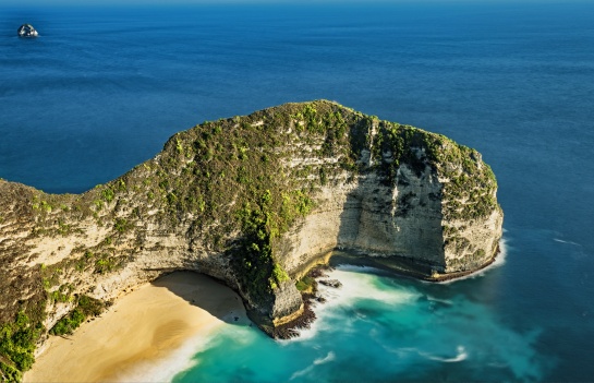 Pohled na pláž Kelingking z Nusa Penida /Indonésie/