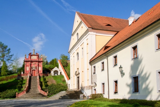 kostel Zvěstování Panny Marie a kaple Panny Marie Einsiedelnské