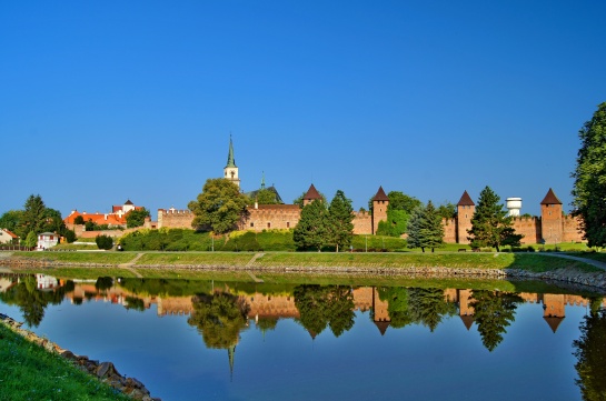 Nymburk, kostel sv. Jiljí a hradby