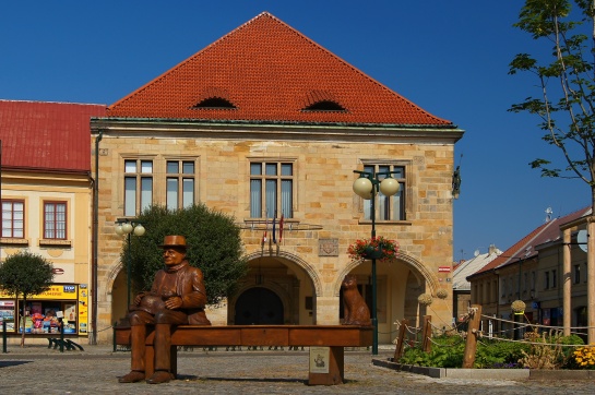 Nymburk, náměstí Přemyslovců, posezení s Bohumilem Hrabalem