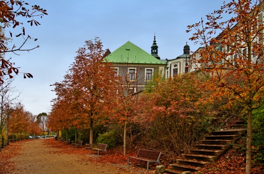 Broumov park Alejka a gymnázium