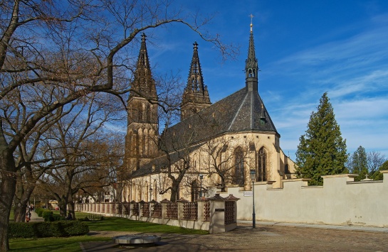 Praha Vyšehrad kostel sv. Petra a Pavla