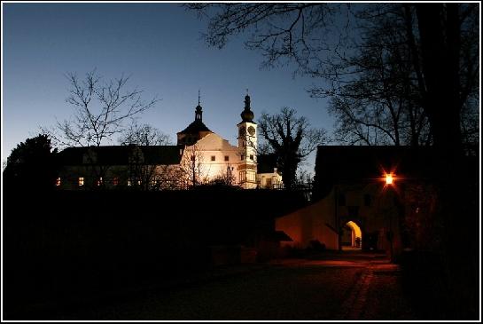 Zámek Pardubice večer