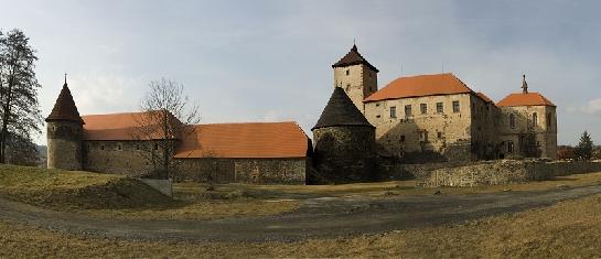 Panorama vodního  hradu Švihova