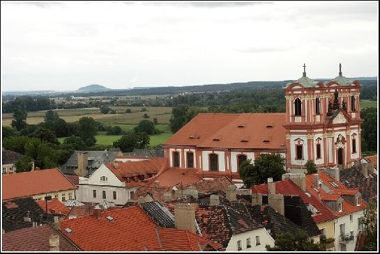 Kostel Zvěstování Panny Marie a Říp