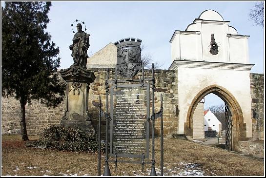 Vstupní brána hradu Budyně nad Ohří