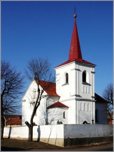 Kostel sv Petra a Pavla v Dubanech