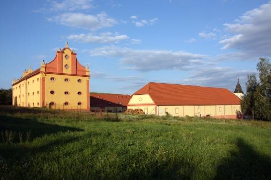 Luka nad Jihlavou - sýpka a pivovar